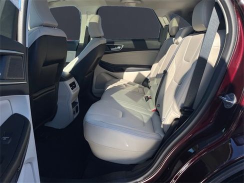 Used 2022 Ford Edge Titanium image 13