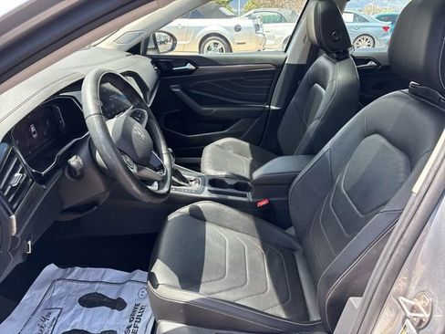 Certified 2022 Volkswagen Jetta SEL FWD image 11