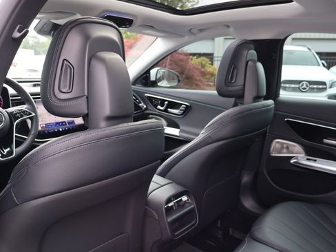 Used 2025 Mercedes-Benz E 350 4MATIC Sedan image 19