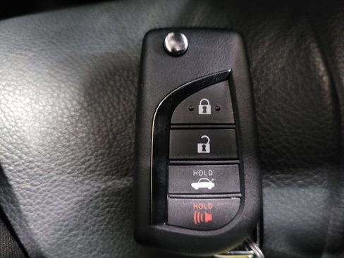 Used 2021 Toyota Camry SE image 32