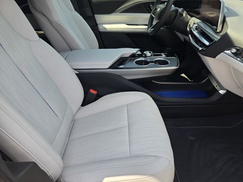 New 2025 Cadillac Lyriq Luxury image 10