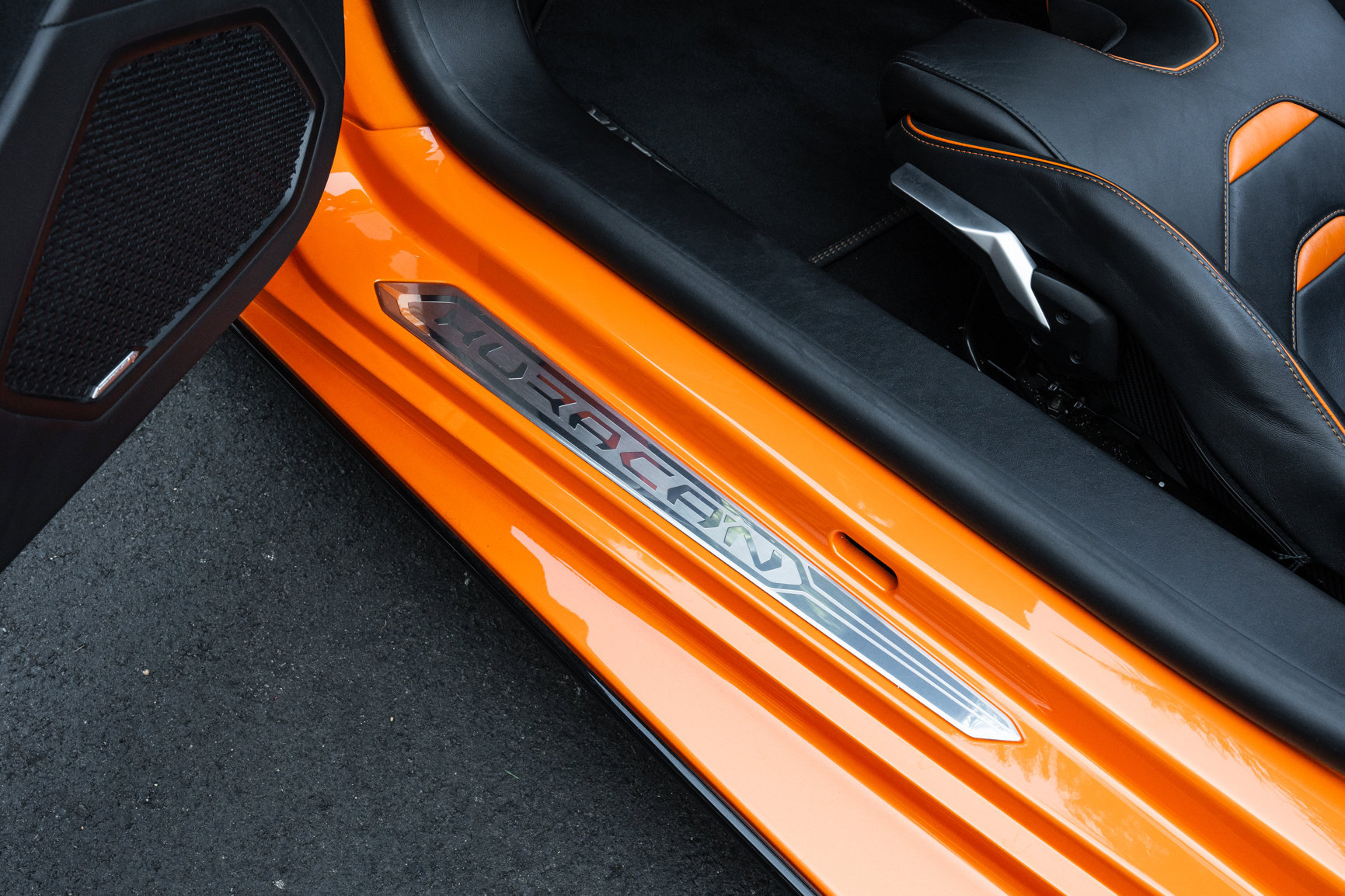 Used 2020 Lamborghini Huracan EVO RWD image 32