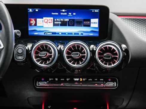 Used 2025 Mercedes-Benz GLA 250 image 14