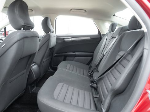 Used 2017 Ford Fusion SE image 23