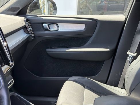 Used 2020 Volvo XC40 T5 Momentum AWD/4WD image 29