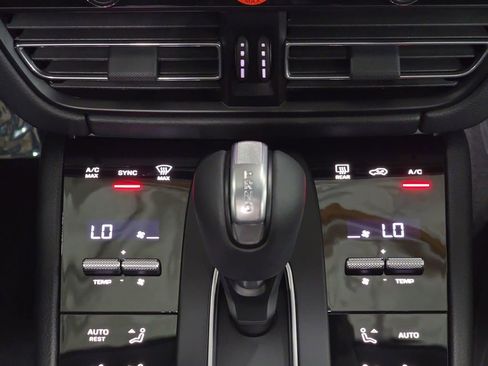 New 2026 Porsche Macan image 19
