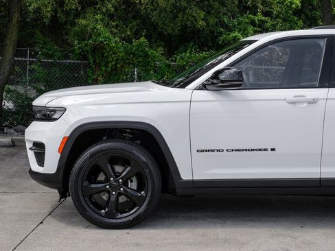 Used 2023 Jeep Grand Cherokee Altitude image 21