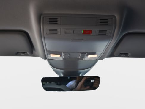 Used 2025 Volkswagen Taos SE FWD image 28