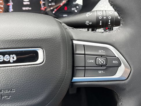 Used 2025 Jeep Compass Latitude AWD/4WD image 20