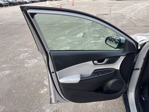 Used 2023 Hyundai Kona Limited image 19
