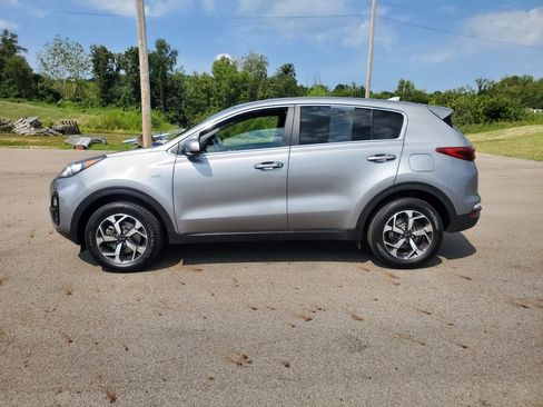 Used 2021 Kia Sportage LX image 2