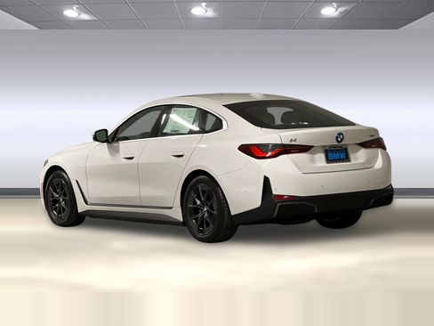 Used 2025 BMW i4 xDrive40i w/ Premium Package AWD/4WD image 3
