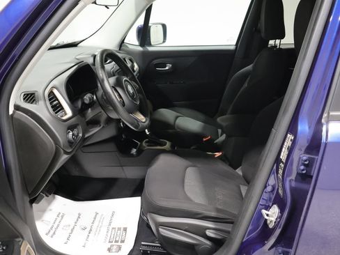 Used 2017 Jeep Renegade Latitude FWD image 11