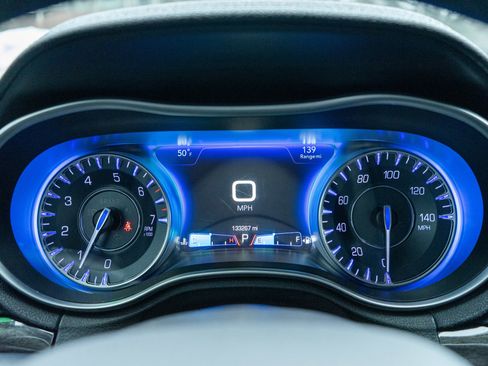 Used 2016 Chrysler 300 Limited image 11