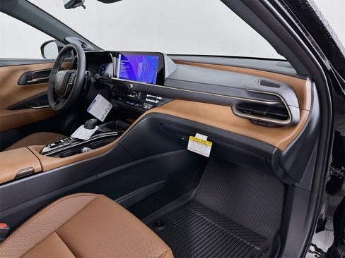 New 2025 Toyota Crown Signia Limited image 31