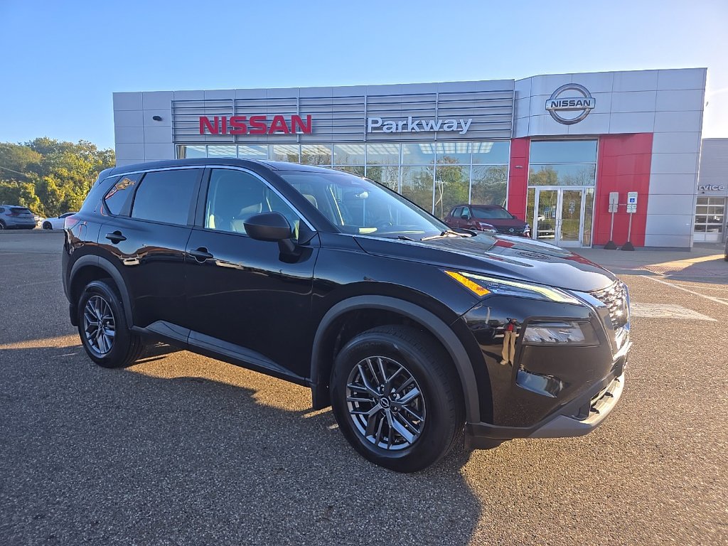 Used 2023 Nissan Rogue S AWD/4WD image 1