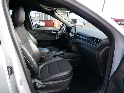 Certified 2025 Ford Escape ST-Line AWD/4WD image 8