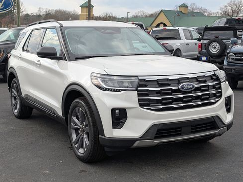 New 2026 Ford Explorer Active w/ Active Comfort Package image 4