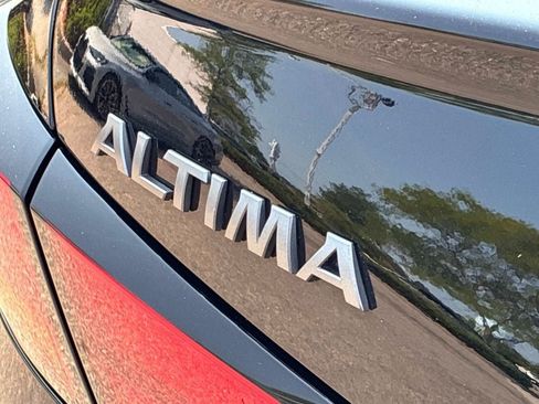 Used 2024 Nissan Altima 2.5 SR FWD image 13