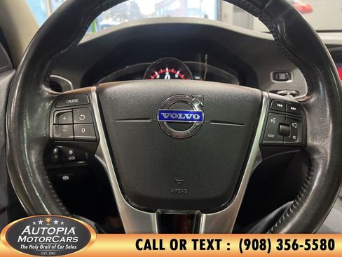 Used 2018 Volvo S60 T5 Inscription image 19