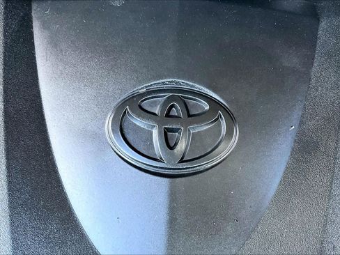 Certified 2021 Toyota RAV4 LE image 32