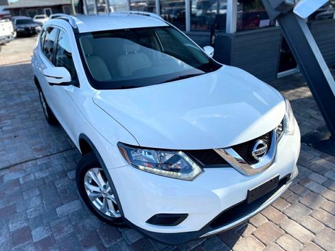 Used 2016 Nissan Rogue SV w/ SV Premium Package image 2