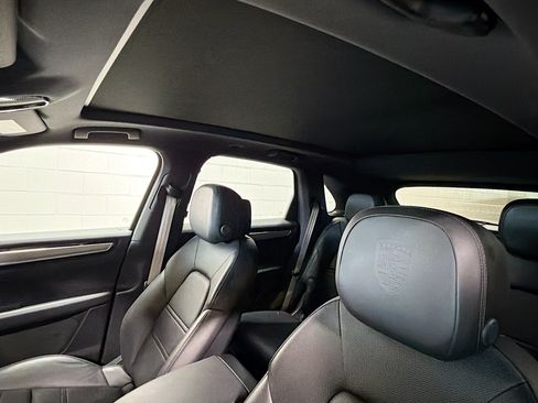 Certified 2023 Porsche Cayenne Platinum Edition AWD/4WD image 25