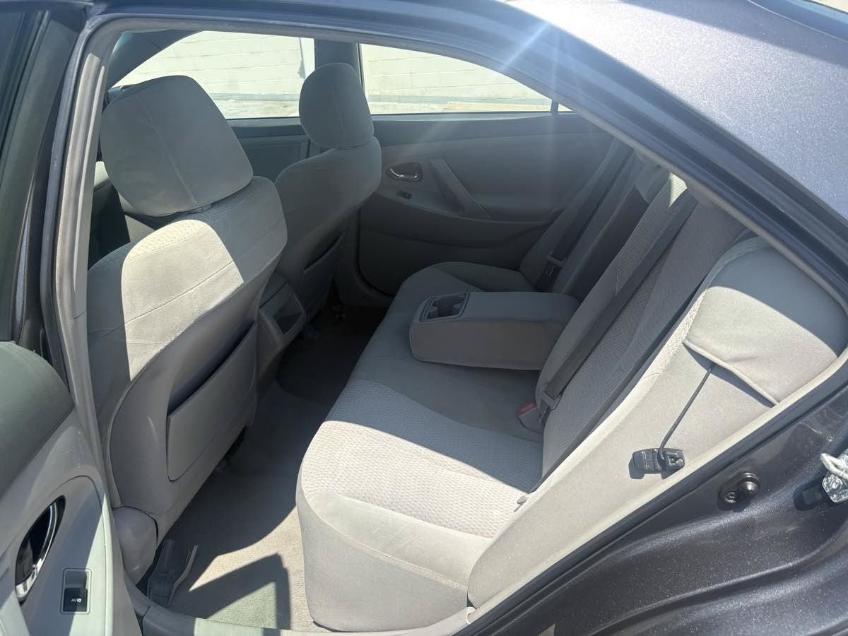Used 2011 Toyota Camry LE FWD image 13