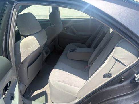 Used 2011 Toyota Camry LE FWD image 13