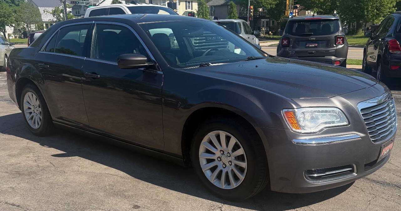 Used 2014 Chrysler 300 RWD image 7