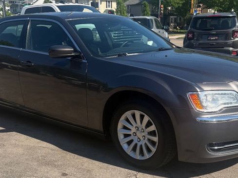 Used 2014 Chrysler 300 RWD image 7