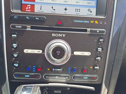 Used 2017 Ford Explorer Platinum AWD/4WD image 29