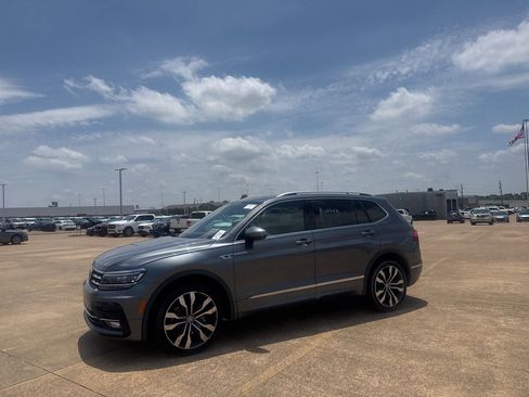 Used 2020 Volkswagen Tiguan SEL Premium R-Line w/ 3rd Row Seat Package AWD/4WD image 11