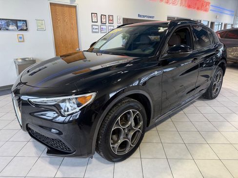 Used 2022 Alfa Romeo Stelvio Ti image 3