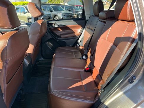 Used 2018 Subaru Forester 2.5i Touring AWD/4WD image 9