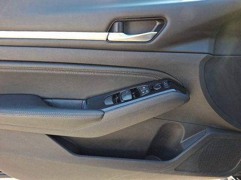 Used 2020 Nissan Altima 2.5 SV image 12