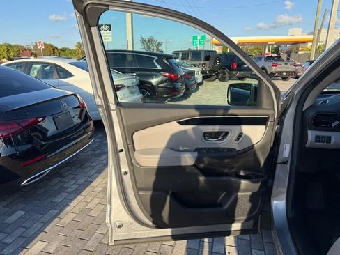 Used 2025 Honda Pilot EX-L image 25