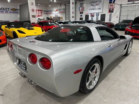 Used 2004 Chevrolet Corvette Coupe w/ Preferred Equipment Group RWD image 32