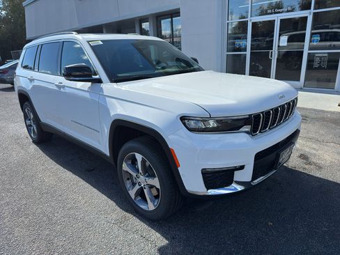 New 2025 Jeep Grand Cherokee L Limited w/ Luxury Tech Group II image 3
