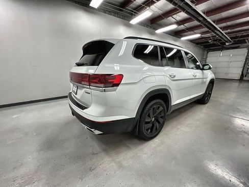 Used 2024 Volkswagen Atlas SE AWD/4WD image 8