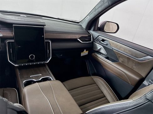 New 2026 GMC Acadia Denali Ultimate w/ LPO, Floor Liner Package image 18