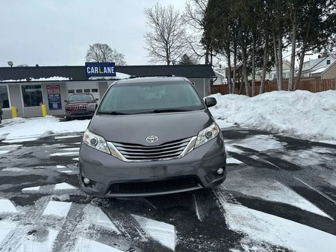 Used 2017 Toyota Sienna XLE w/ XLE Navigation Package image 2