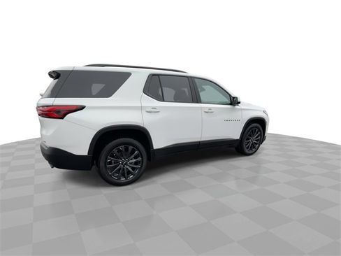Used 2023 Chevrolet Traverse RS image 8