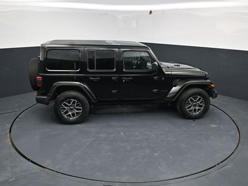Used 2025 Jeep Wrangler Sahara image 46