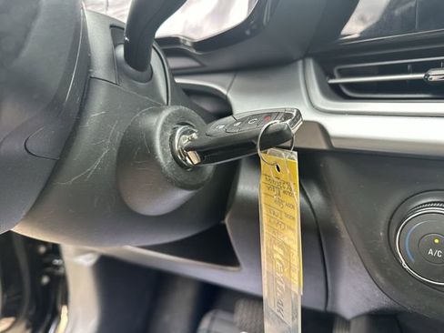 Used 2024 Chevrolet Trax RS FWD image 19