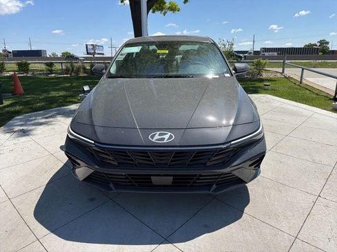 New 2026 Hyundai Elantra Limited FWD image 8