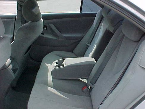 Used 2010 Toyota Camry LE FWD image 14