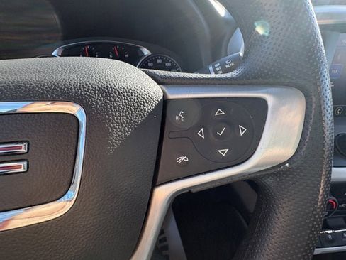 Used 2023 GMC Acadia SLE w/ Driver Convenience Package FWD image 23
