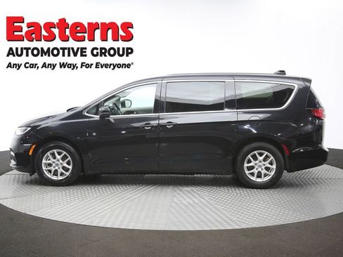 Used 2023 Chrysler Pacifica Touring-L FWD image 62