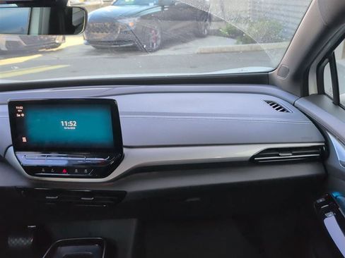 Used 2023 Volkswagen ID.4 Pro S image 9